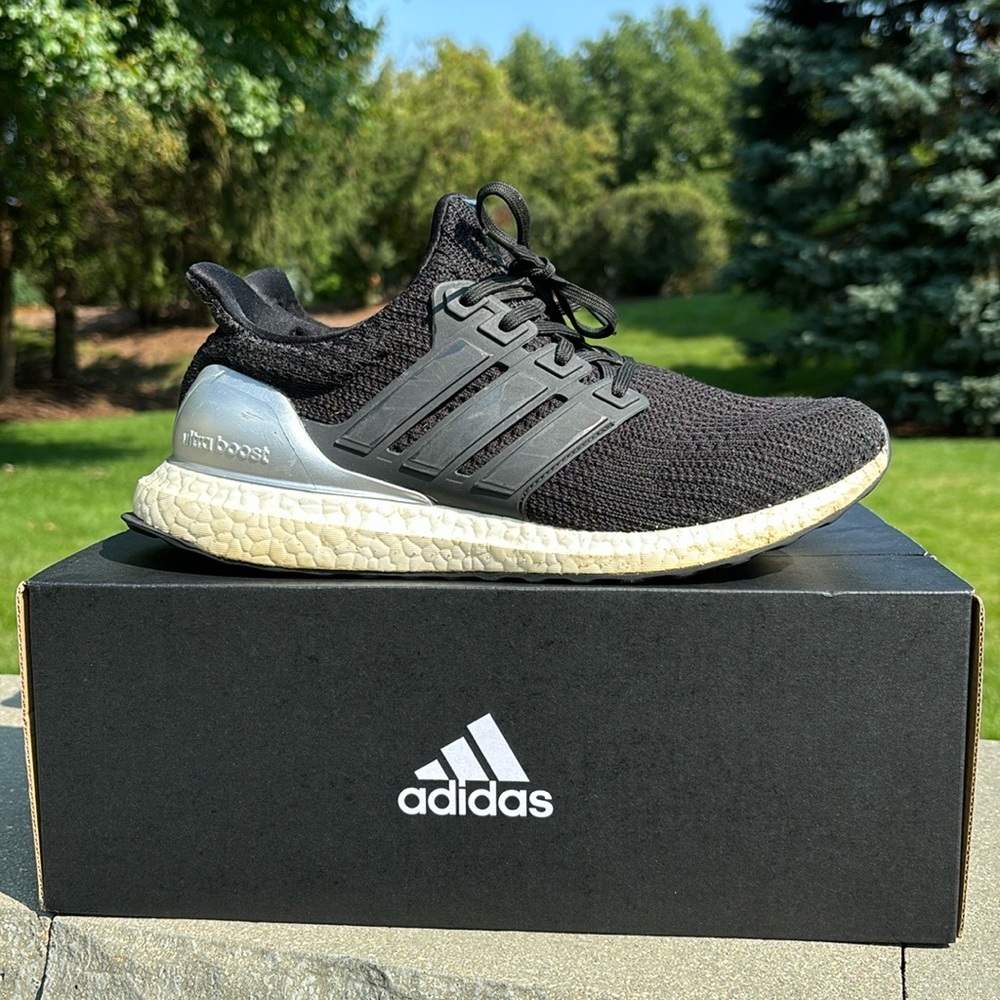 Adidas Ultraboost 4.0 DNA running shoe w/box - men’s size 8.5